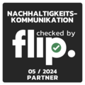 Logo mit weißer Schrift auf schwarzem Hintergrund. Aufschrift: "Nachhaltigkeitskommunikation checked by flip. 05/24 Partner.