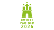 Grünes UmweltPartner-2026-Logo mit stilisierter Hamburger Stadtsilhouette auf weißem Hintergrund.